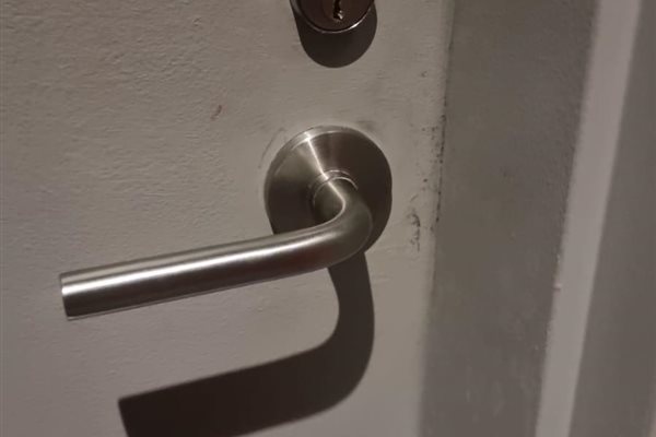 US Locksmith technician serving Miami-Dade County, FL
