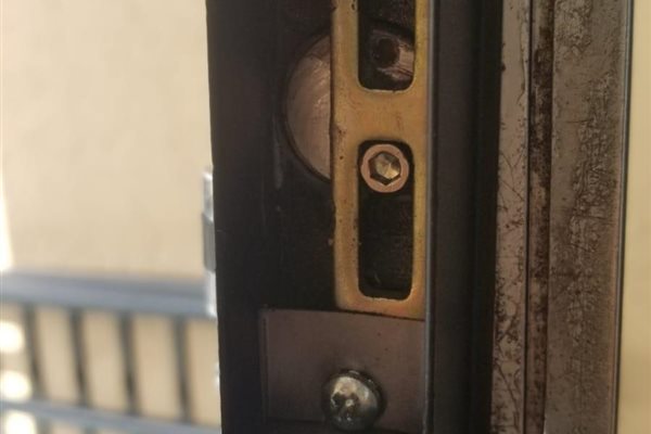 US Locksmith technician serving Davie, FL