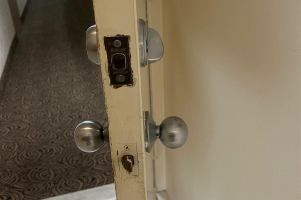 US Locksmith technician serving Key Biscayne, FL