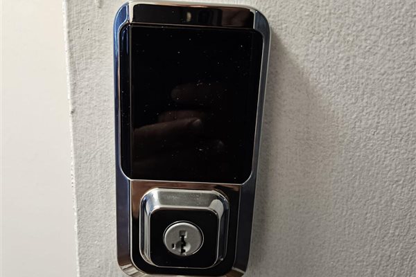 US Locksmith technician serving Lauderhill, FL