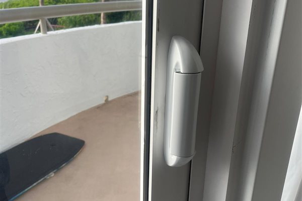 US Locksmith technician serving Surfside, FL