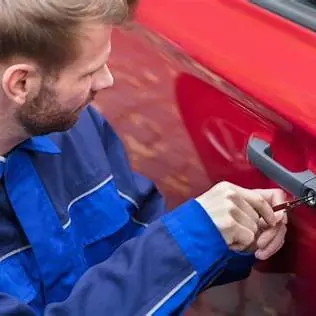 Mobile Locksmith vs Dealership — Comparison (2026)