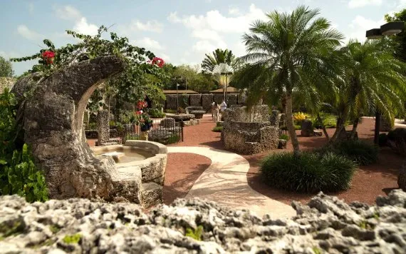 Coral Castle coral detail 1440x900 1